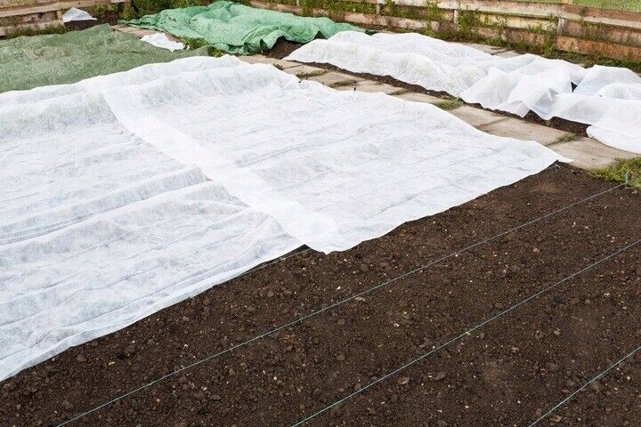 5X Plant Fleece Insect Cover Frost Protection 6 Sizes 18gsm Horticultural Garden - Image 2