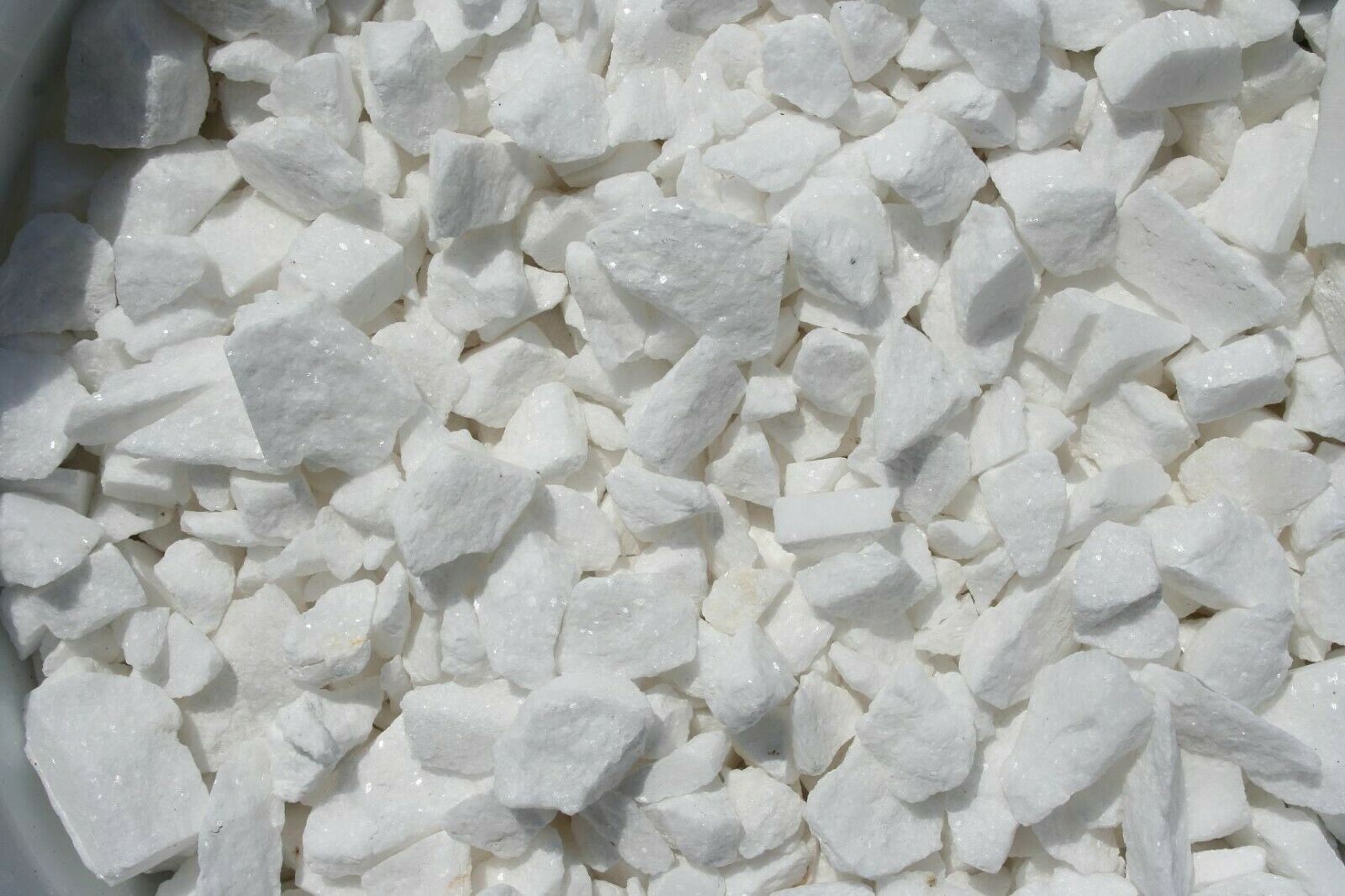Decorative Marble Extra White Stones Chippings 1-3cm - Image 3