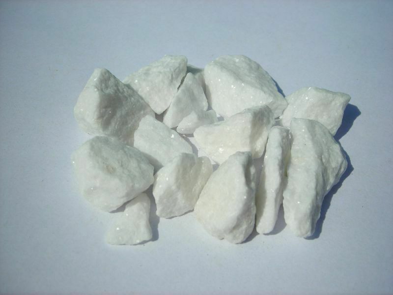 Decorative Marble Extra White Stones Chippings 1-3cm - Image 4