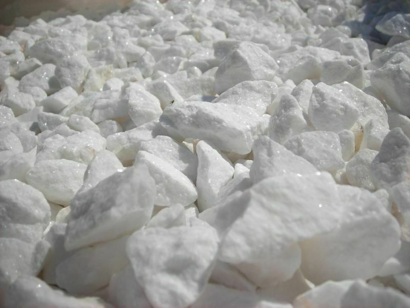 Decorative Marble Extra White Stones Chippings 1-3cm - Image 6