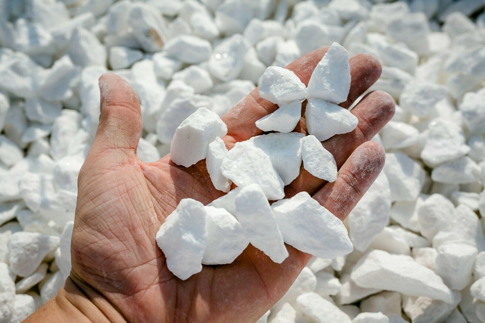 Decorative Marble Extra White Stones Chippings 1-3cm