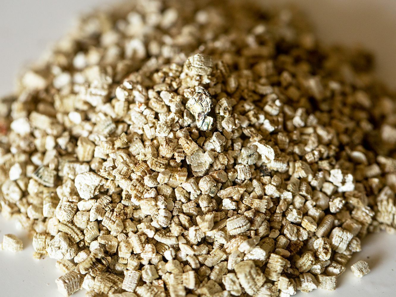 Vermiculite Premium 0.5L / 1L / 2L / 5L / 10L / 50L 100L Hydroponics 2 to 8mm - Image 5